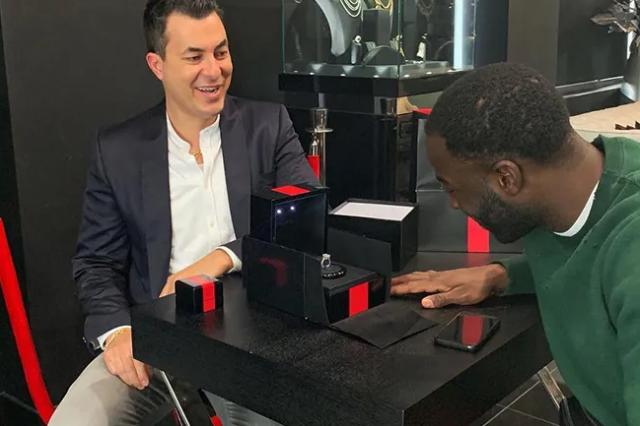 足球比分-格林幸福步入婚姻殿堂 婚礼安排却让科尔笑容僵硬