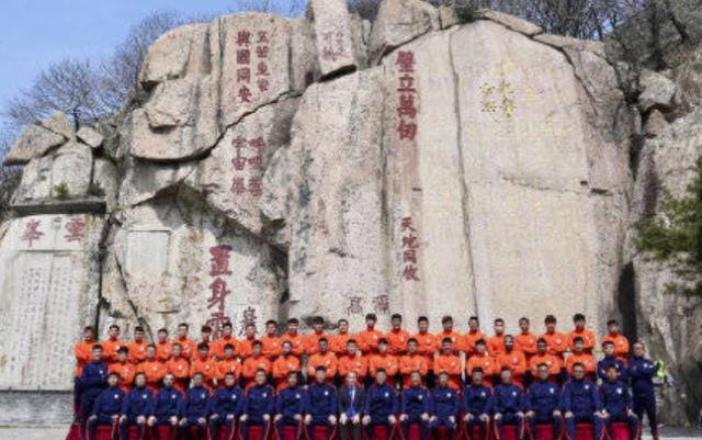 即时比分直播-联赛开幕前搞点仪式感?中超队爬山 日本球队拜神